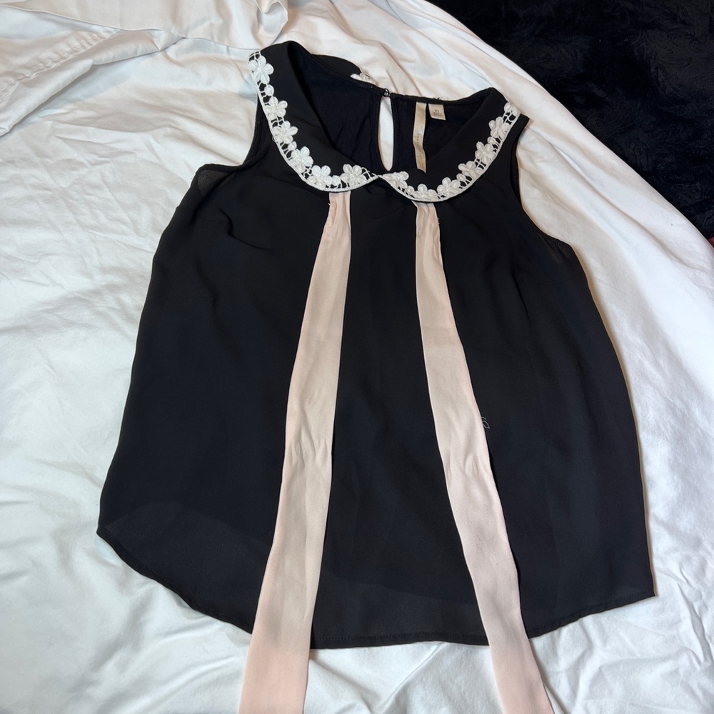 LC Lauren Conrad Black Sleeveless Blouse with Tie Front and Peter Pan Collar
